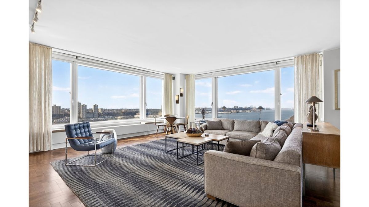 Photo for The Heritage - 240 Riverside Boulevard Condominium in Upper West Side, Manhattan