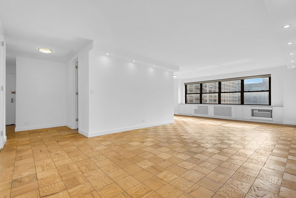 Photo for Lincoln Towers - 185 West End Avenue Condominium in Upper West Side, Manhattan