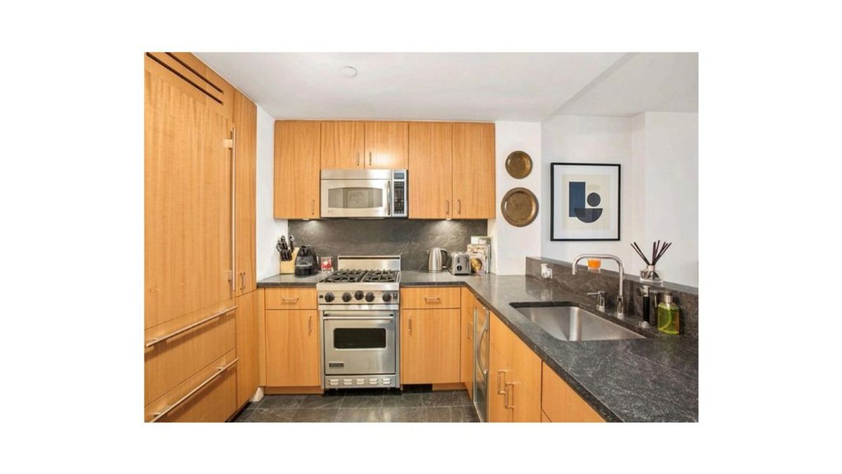 Photo for Windsor Park - 100 West 58th Street Condominium in Midtown, Manhattan