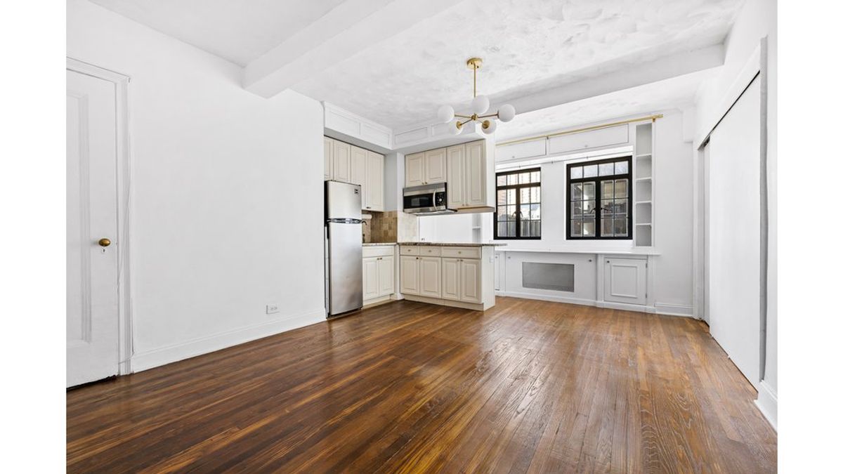 Photo for Windsor Tower - 5 Tudor City Place Cooperative in West Harlem, Manhattan