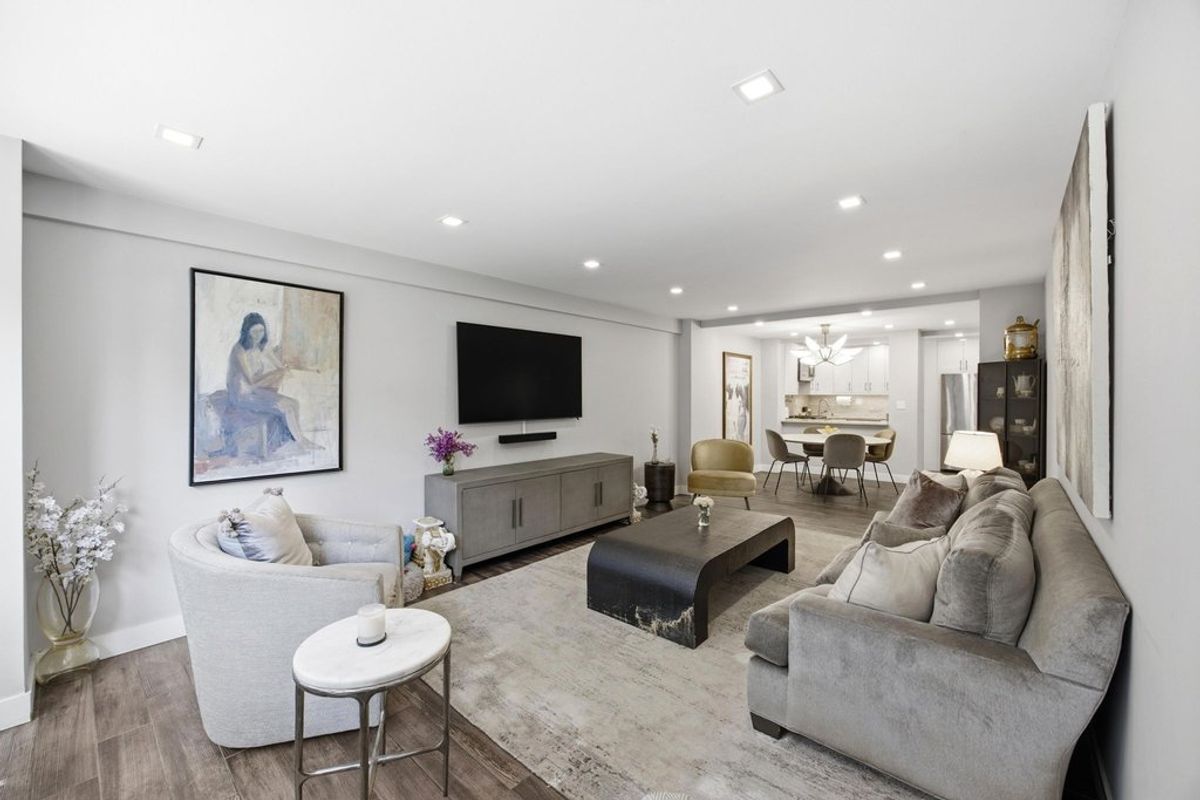 Photo for The Hawthorne - 211 East 53rd Street Condominium in Midtown East, Manhattan