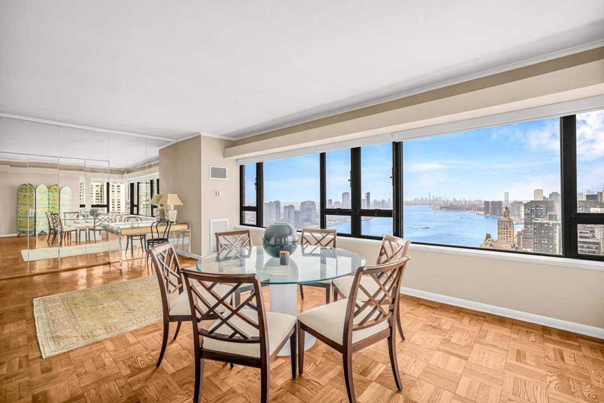 Photo for The Sovereign - 425 East 58th Street Cooperative in Sutton Place, Manhattan