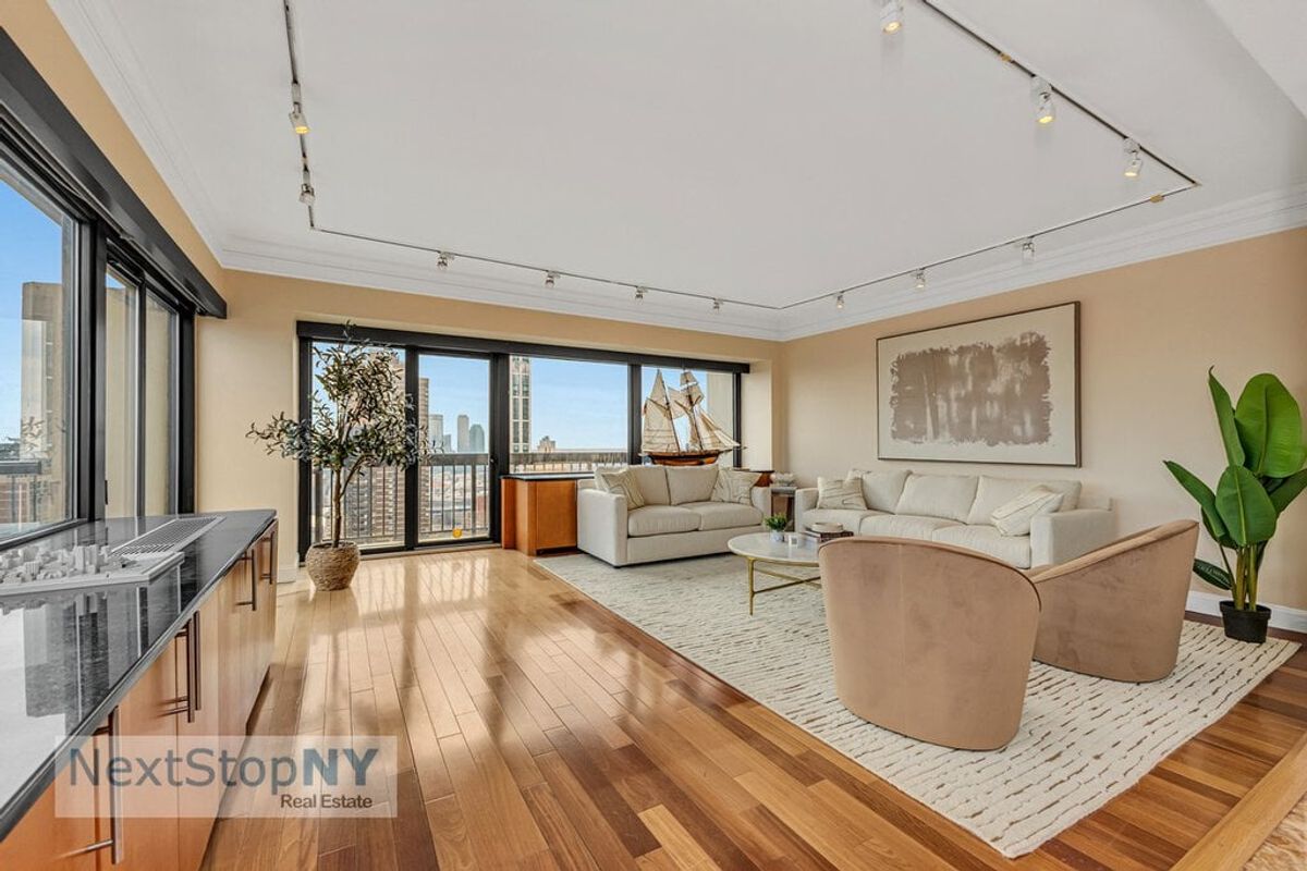 Photo for The Landmark - 300 East 59th Street Cooperative in Sutton Place, Manhattan