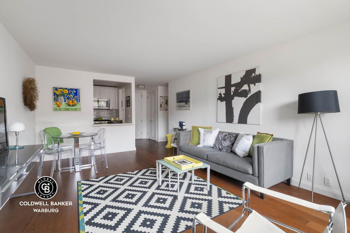Photo for Carnegie Park Condominium - 200 East 94th Street Condominium in Upper East Side, Manhattan