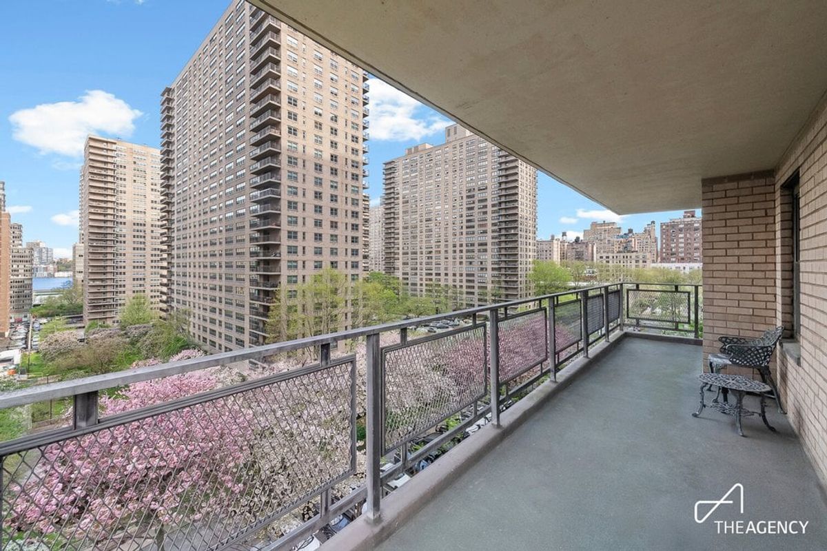 Photo for Lincoln Towers - 160 West End Avenue Condominium in Upper West Side, Manhattan