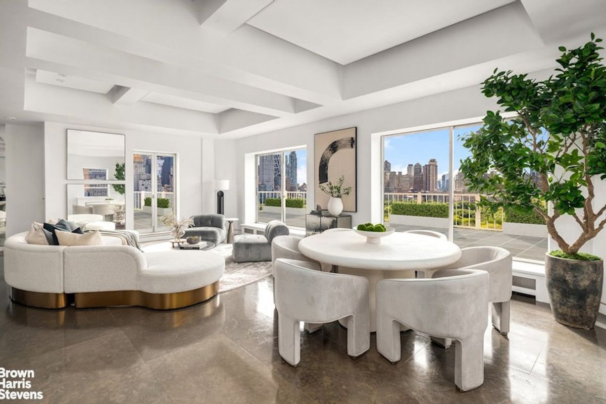 Photo for 880 5th Avenue - 880 Fifth Avenue Cooperative in Upper East Side, Manhattan