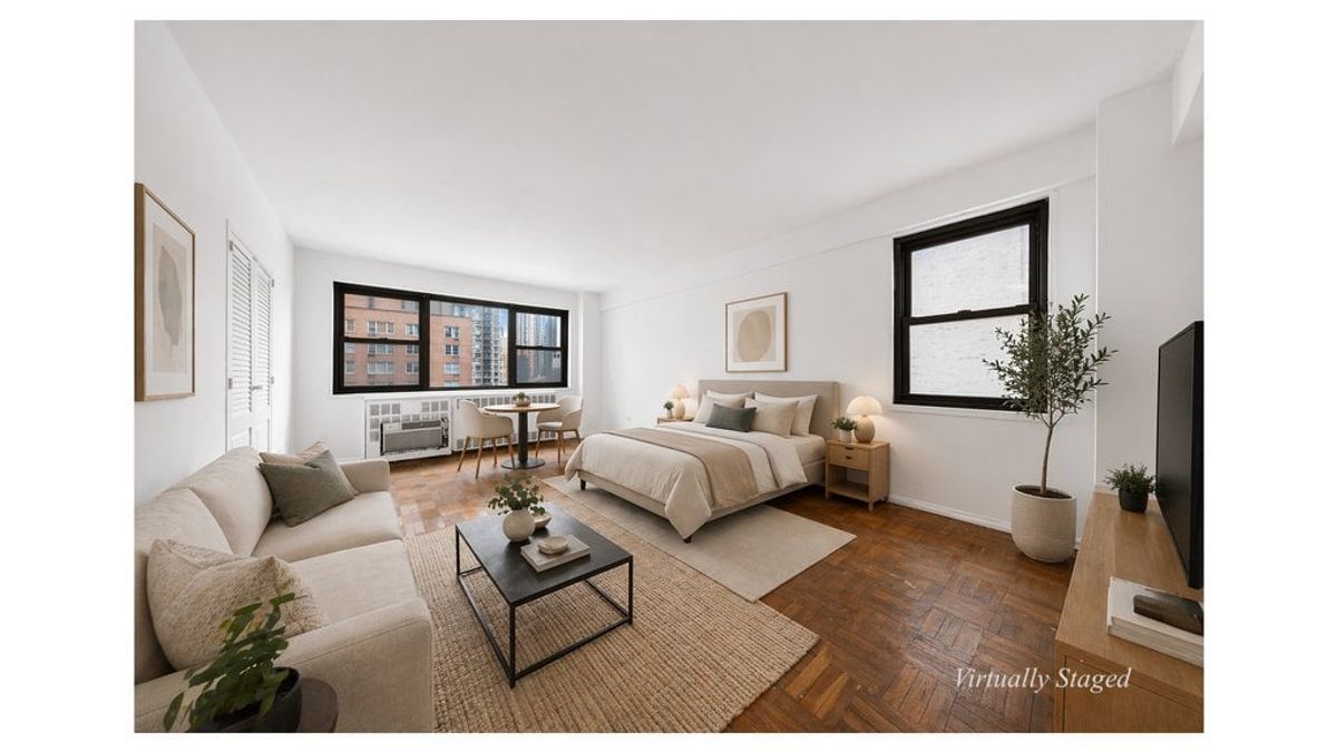 Photo for Charing Cross House - 305 East 72nd Street Condominium in Upper East Side, Manhattan