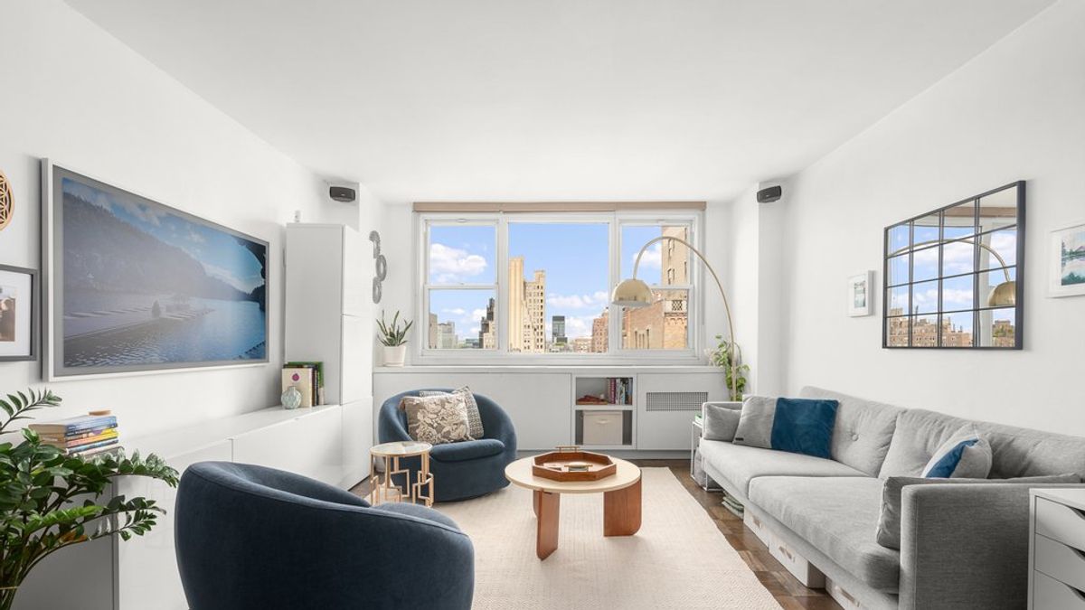 Photo for The Vermeer - 77 Seventh Avenue Cooperative in Chelsea, Manhattan