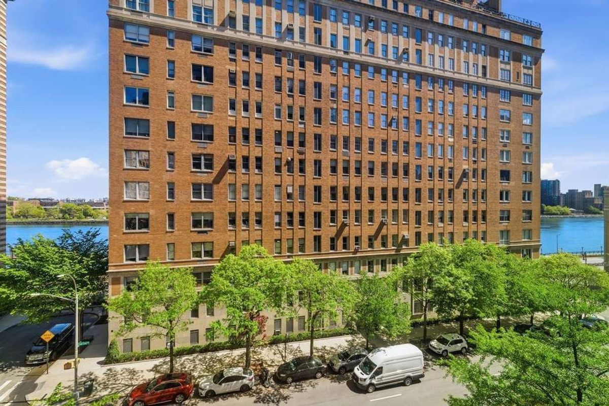 Photo for 10 East End Avenue - 10 East End Avenue Cooperative in Upper East Side, Manhattan
