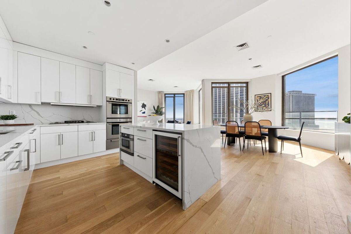 Photo for 75 Wall Street - 75 Wall Street Condominium in Financial District, Manhattan