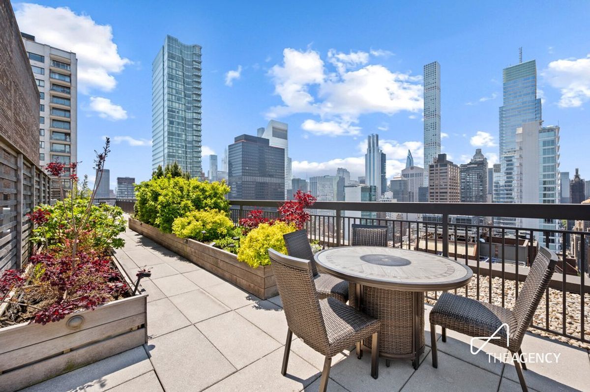 Photo for The Landmark - 300 East 59th Street Cooperative in Sutton Place, Manhattan