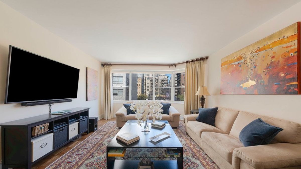 Photo for 150 East 61st Street - 150 East 61St Street Cooperative in Lenox Hill, Manhattan