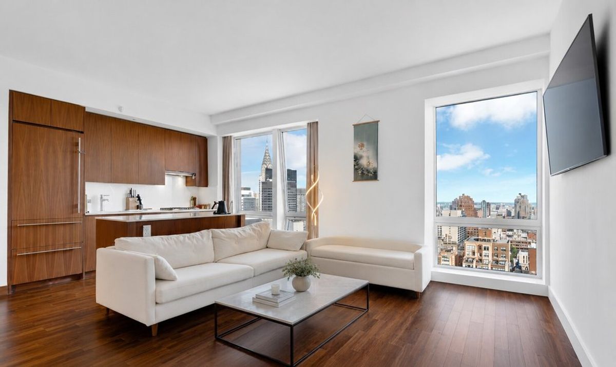 Photo for The Residences at 400 Fifth Avenue - 400 Fifth Avenue Condominium in Murray Hill, Manhattan