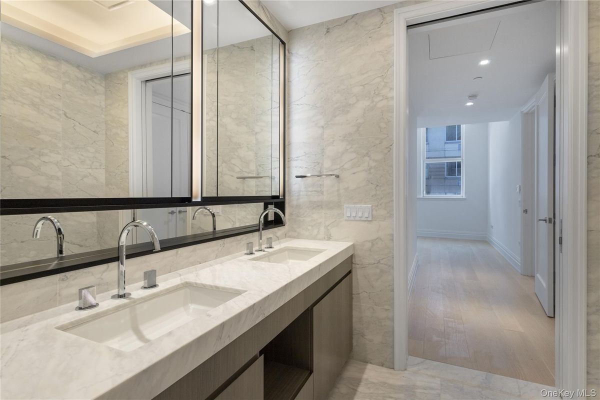 Photo for  108 Leonard  - 346 BROADWAY Condominium in Tribeca, Manhattan