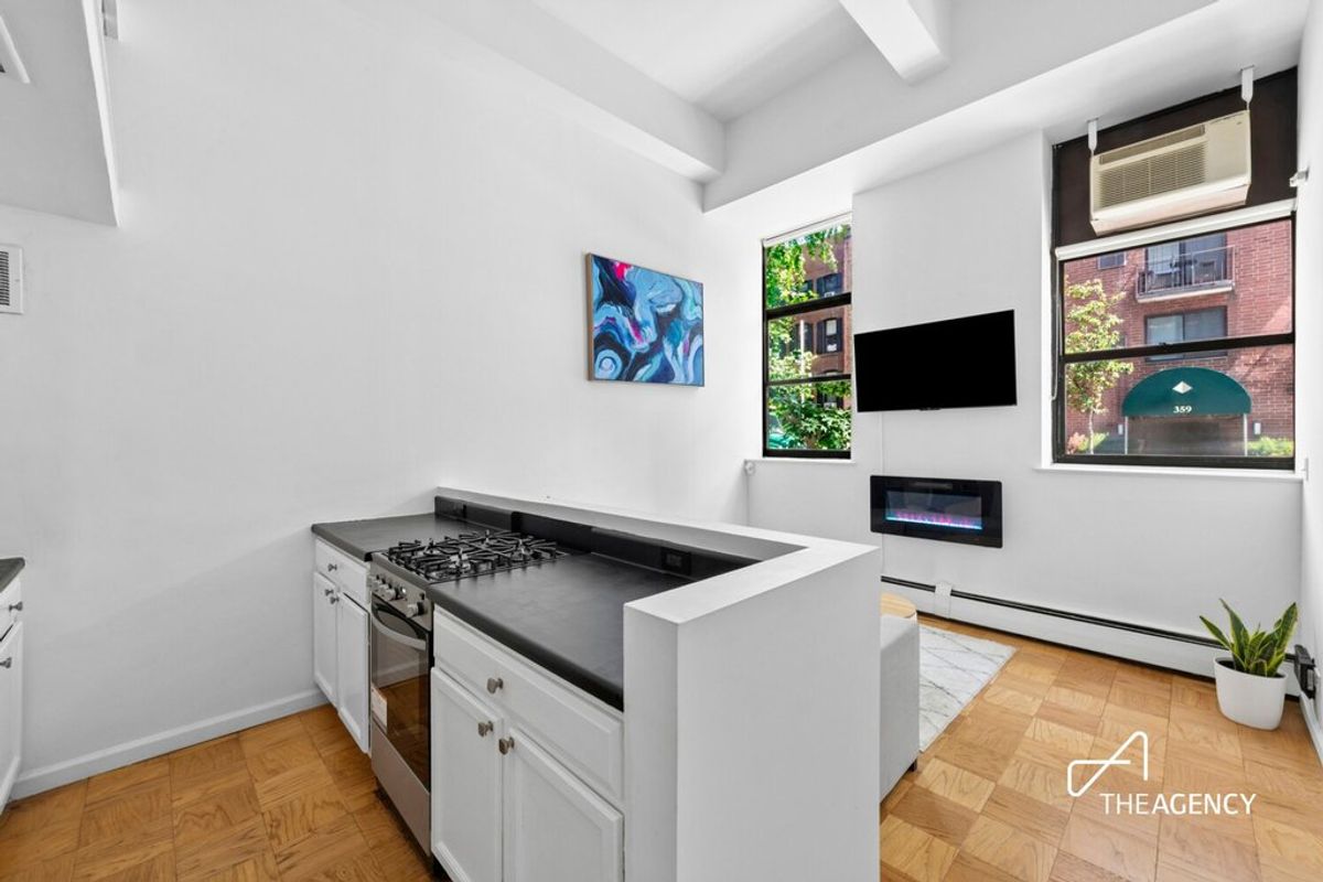 Photo for Beekman Condominium - 350 East 62nd Street Condominium in Upper East Side, Manhattan