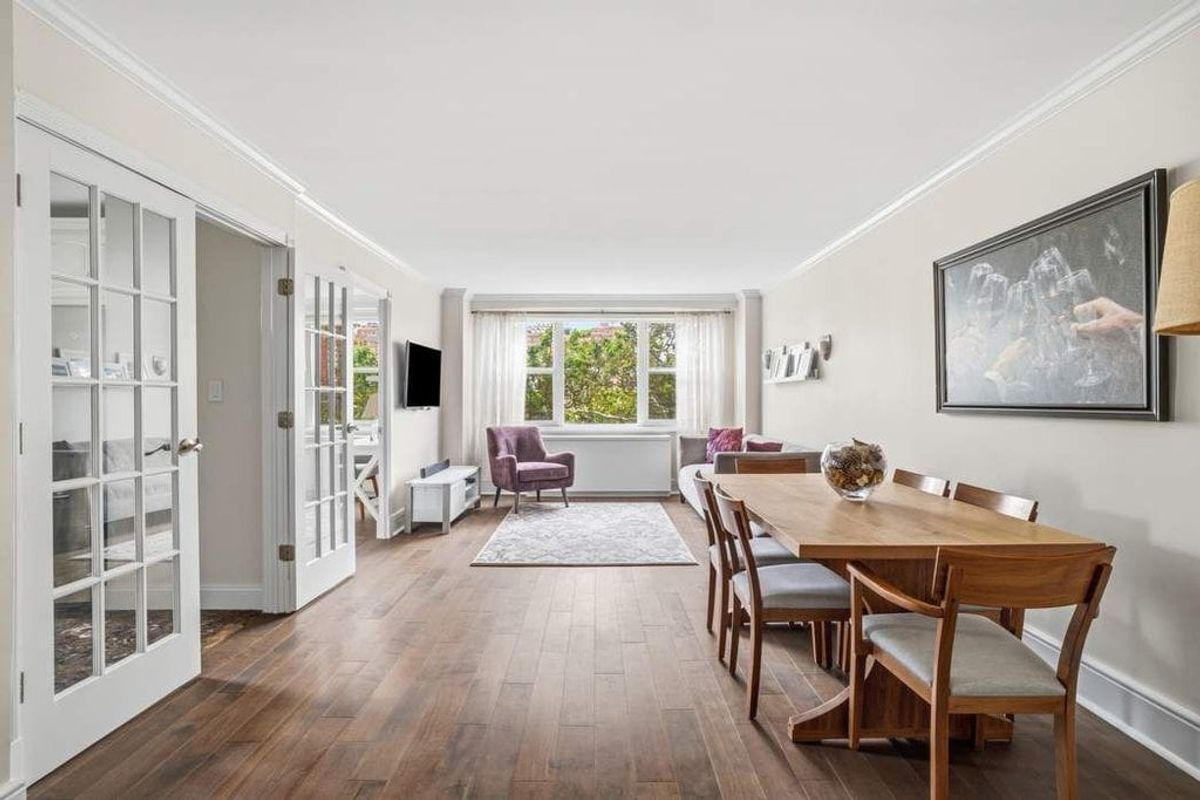 Photo for London Towne House - 360 West 22nd Street Condominium in Chelsea, Manhattan