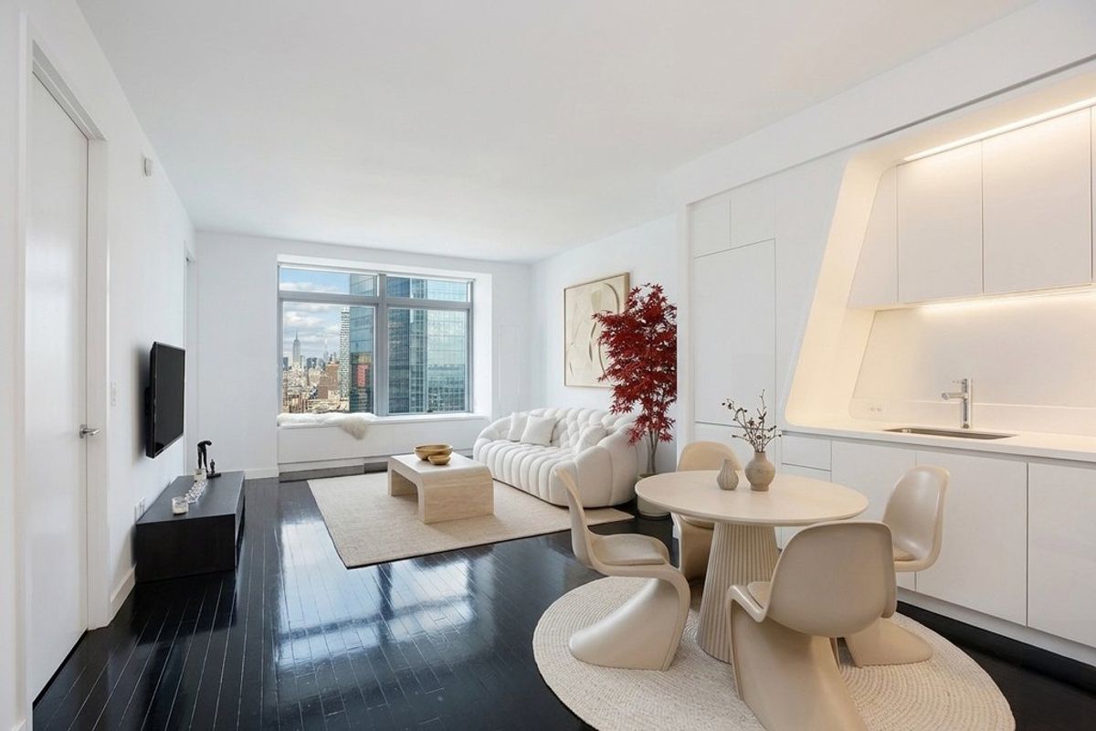 Photo for W Downtown Hotel & Residences - 123 Washington Street Condominium in Financial District, Manhattan