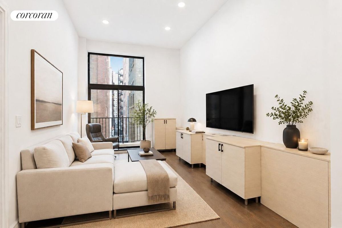 Photo for 372 5th Avenue - 372 5th Avenue Cooperative in Murray Hill, Manhattan