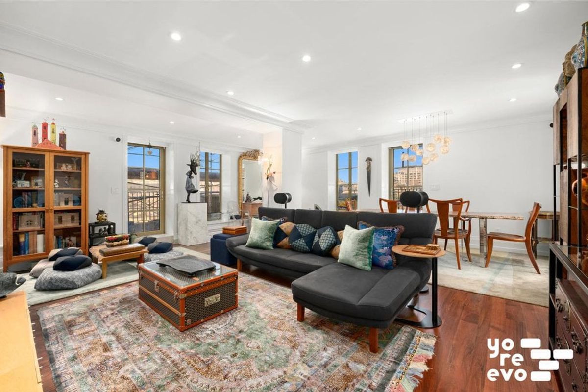 Photo for Barbizon/63 - 140 East 63rd Street Condominium in Upper East Side, Manhattan
