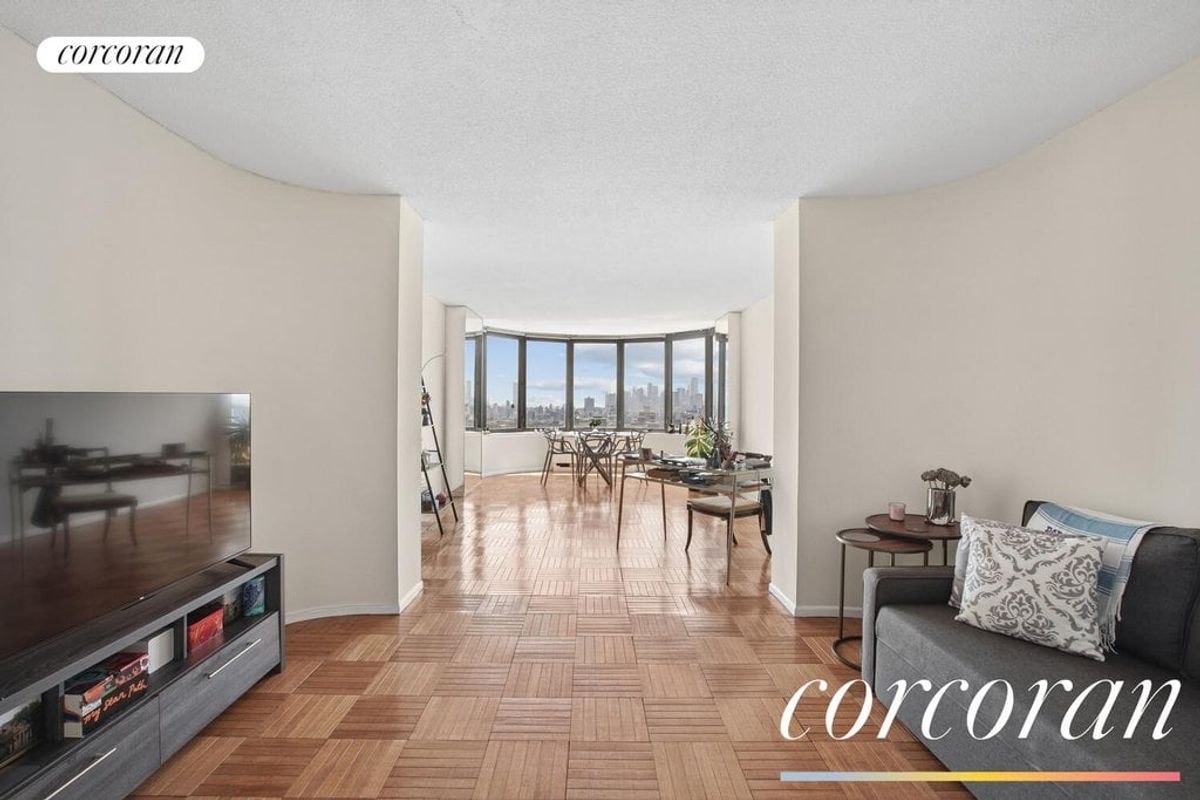 Photo for The Corinthian - 330 East 38th Street Condominium in Murray Hill, Manhattan