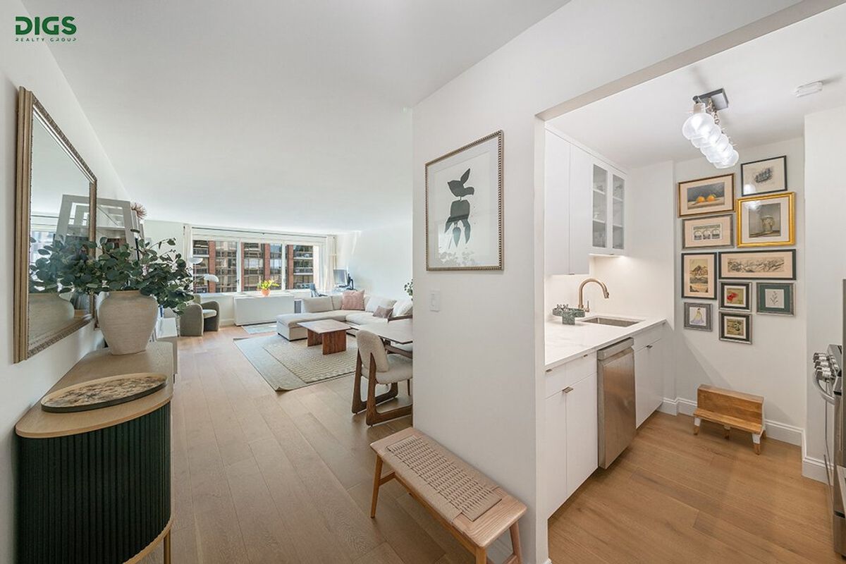 Photo for The Landmark - 300 East 59th Street Cooperative in Sutton Place, Manhattan