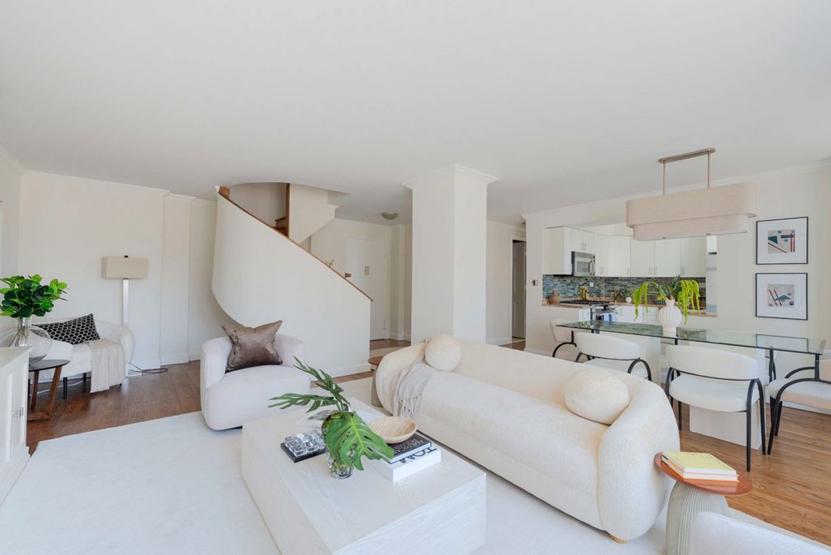 Photo for Gracie Towne House - 401 East 89th Street Condominium in Upper East Side, Manhattan