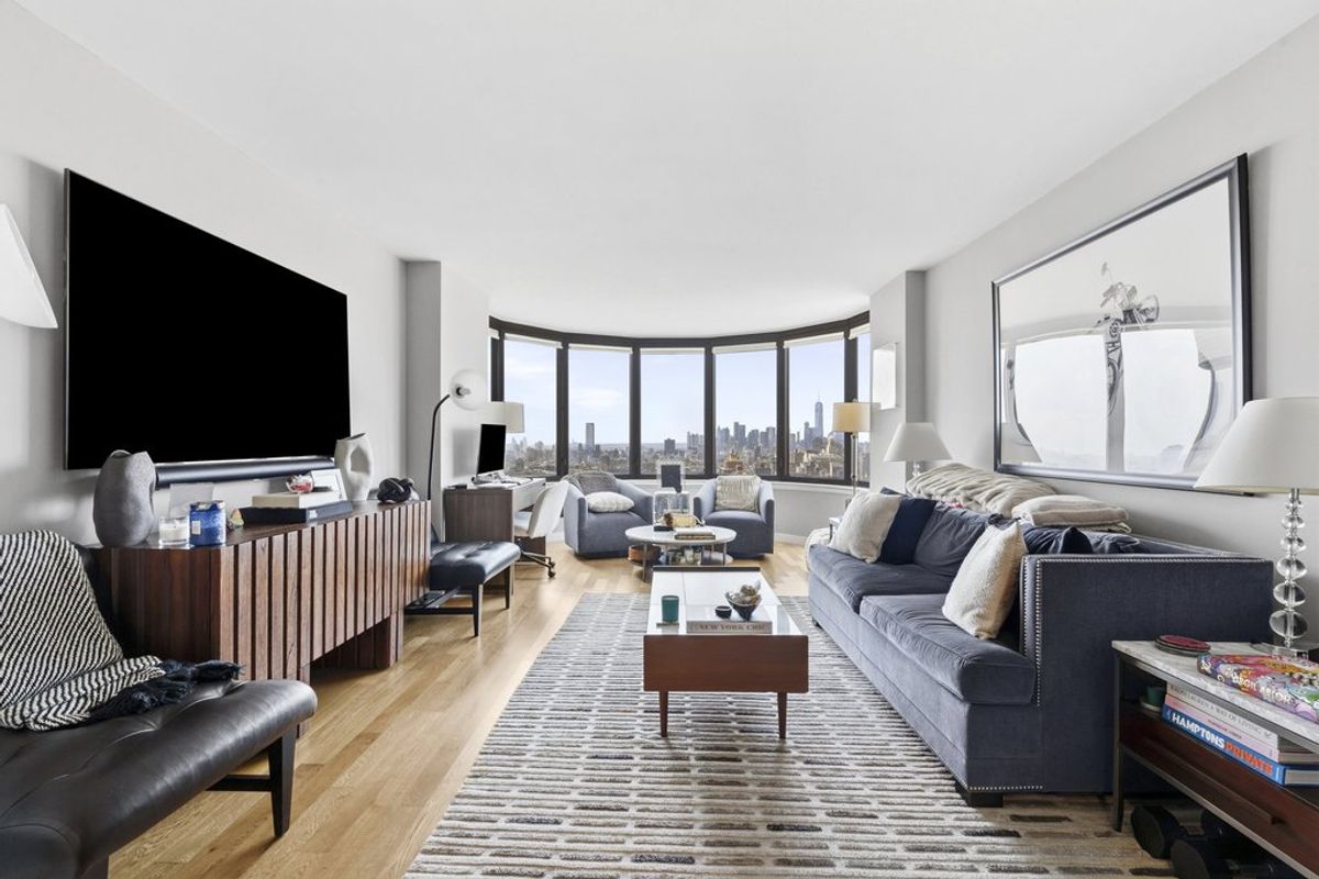 Photo for The Corinthian - 330 East 38th Street Condominium in Murray Hill, Manhattan