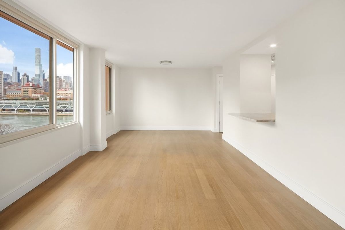 Photo for Island House - 555 Main Street Condominium in Roosevelt Island, Manhattan