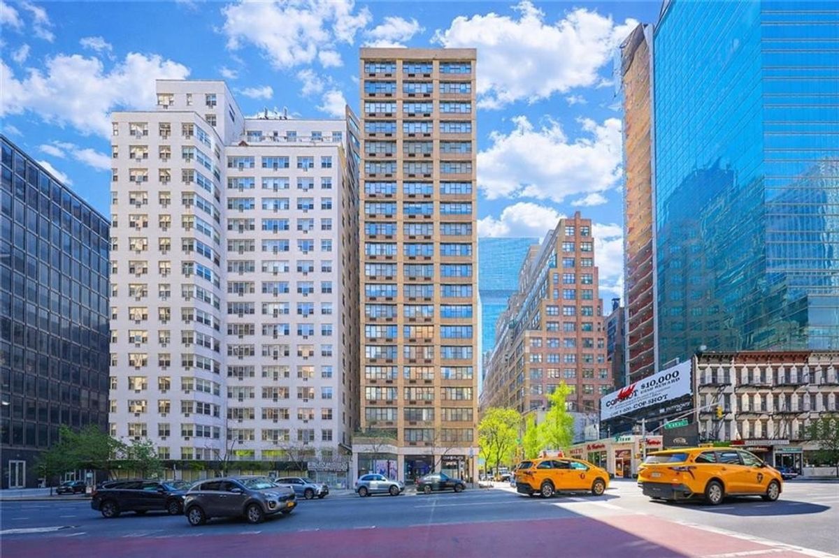 Photo for The Delegate - 301 East 45th Street Condominium in Midtown East, Manhattan