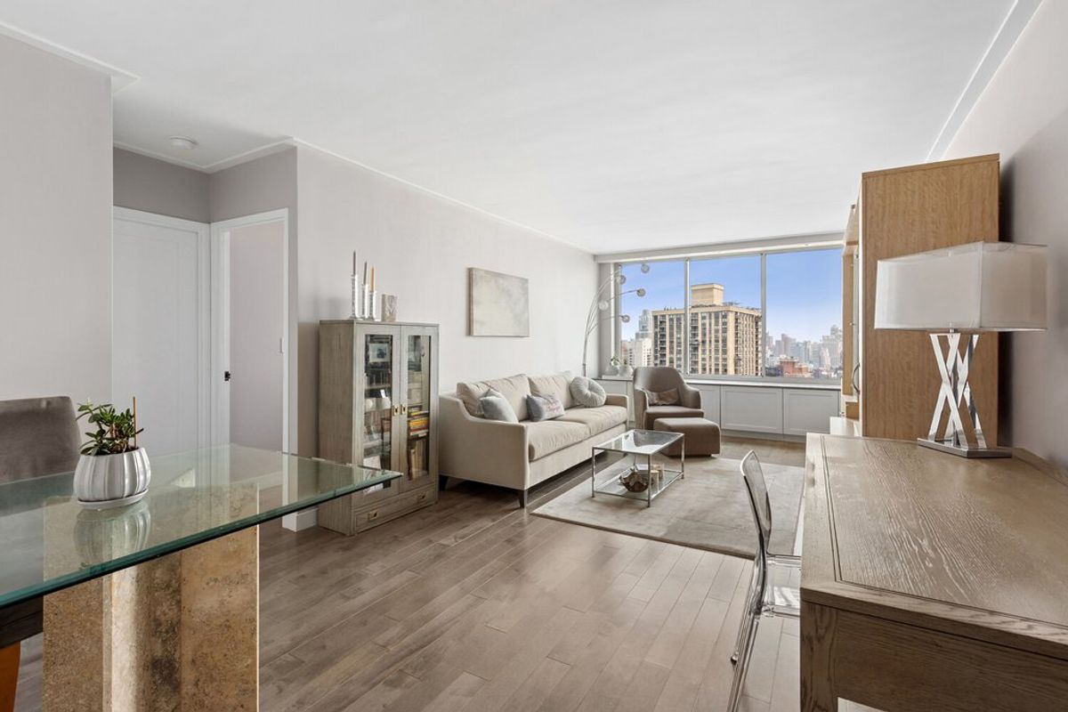 Photo for Hampton House - 404 East 79th Street Condominium in Upper East Side, Manhattan