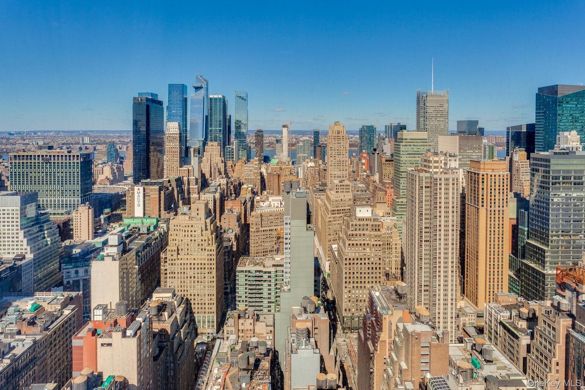 Photo for The Residences at 400 Fifth Avenue - 400 Fifth Avenue Condominium in Murray Hill, Manhattan