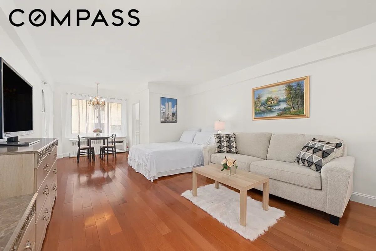Photo for Executive House - 225 East 46th Street Condominium in Midtown East, Manhattan