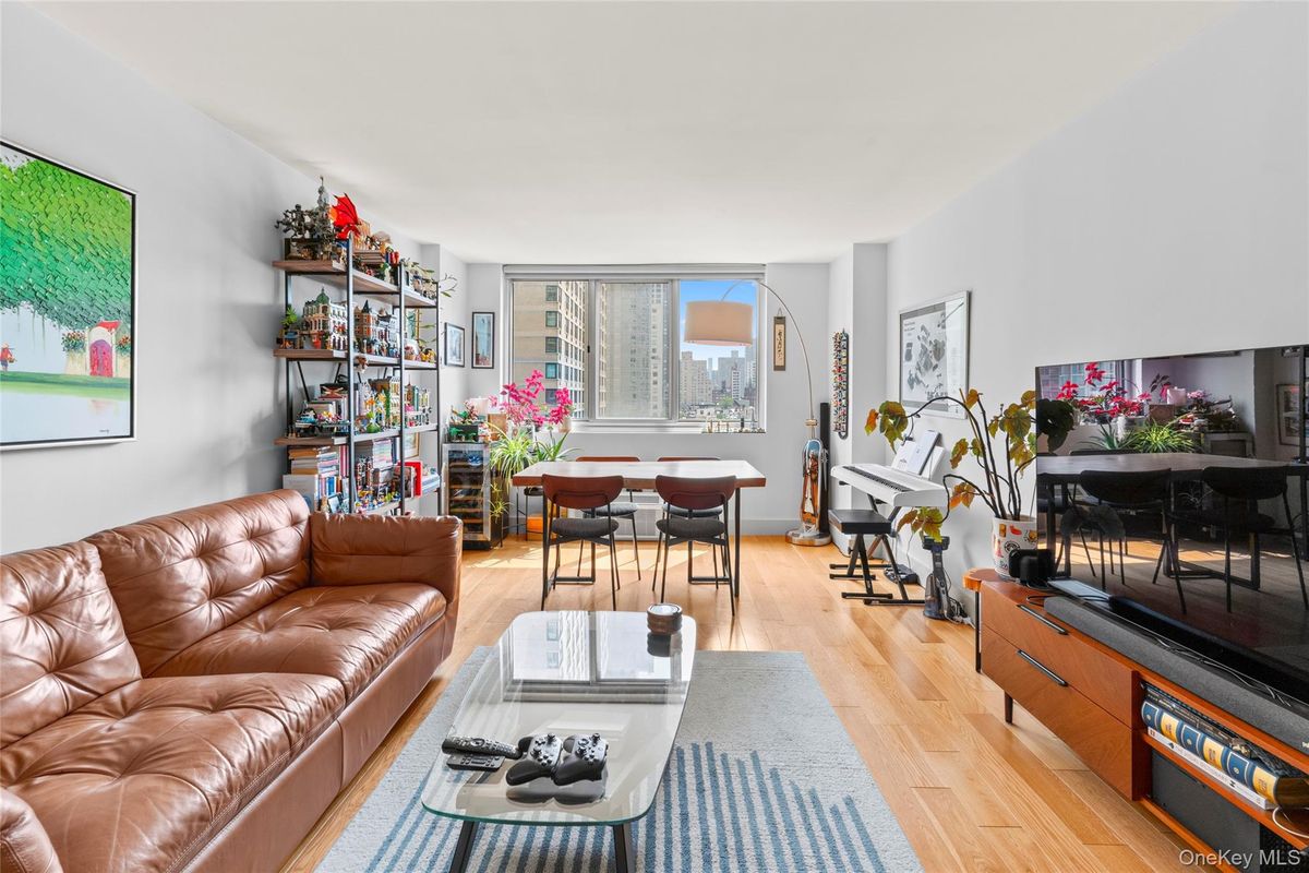 Photo for Mill Rock Plaza - 345 East 93rd Street Cooperative in Upper East Side, Manhattan