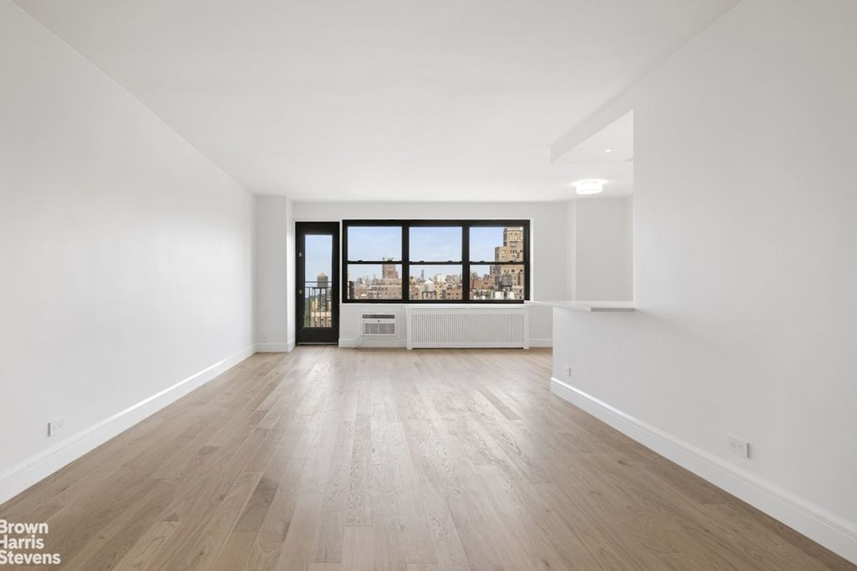 Photo for Lincoln Towers - 185 West End Avenue Condominium in Upper West Side, Manhattan