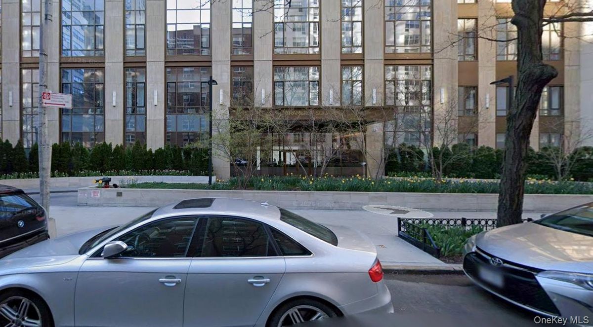 Photo for The Modern at Gramercy Square - 215 E 19th Street Condominium in Gramercy Park, Manhattan