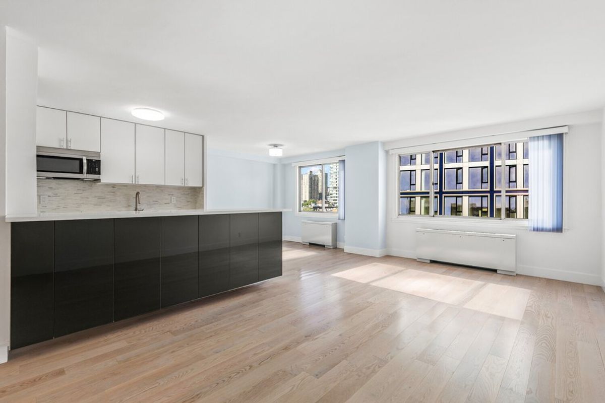 Photo for Fairmont Manor - 401 East 86th Street Cooperative in Upper East Side, Manhattan