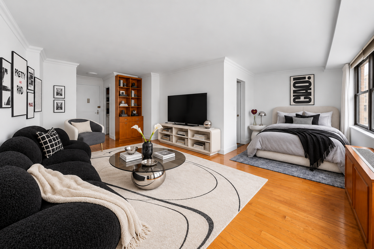 Photo for The Murray Hill Crescent - 225 East 36th Street Cooperative in Murray Hill, Manhattan