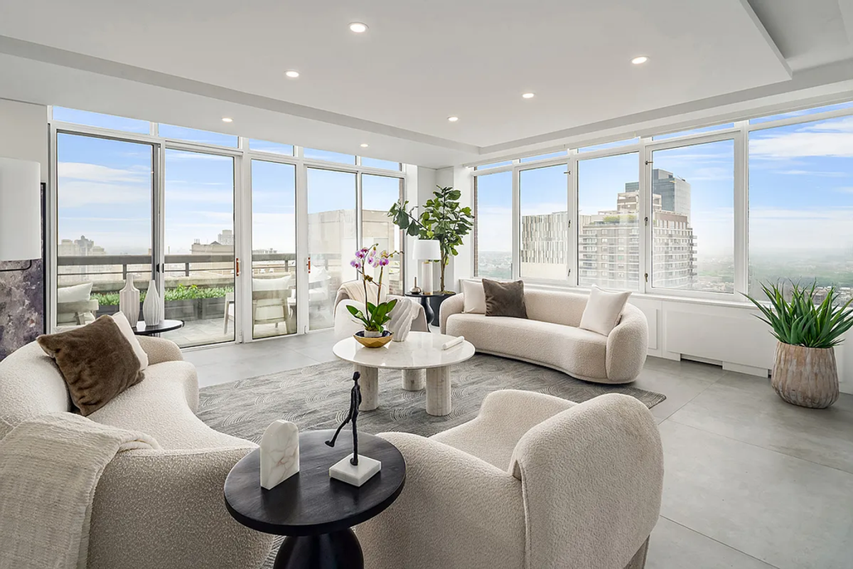 Photo for The Oxford - 422 East 72nd Street Condominium in Upper East Side, Manhattan