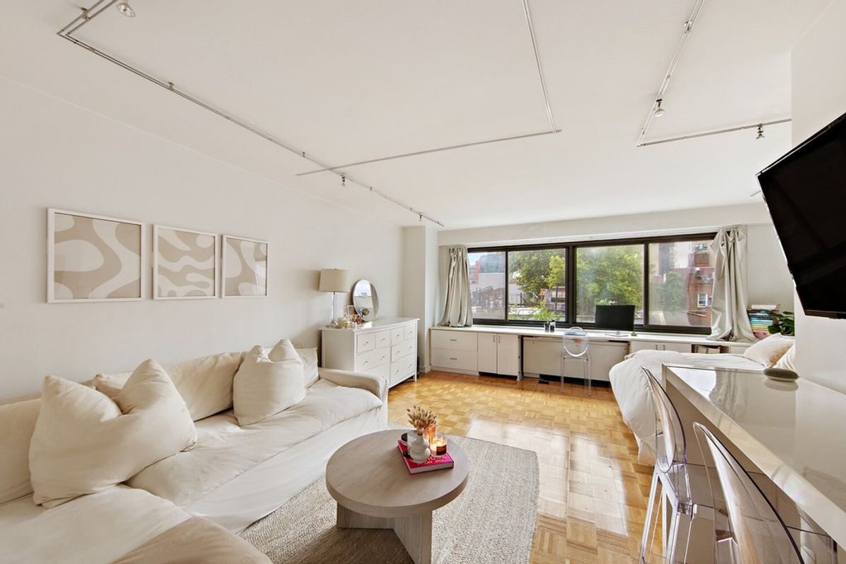 Photo for The Piermont - 201 West 21St Street Cooperative in Chelsea, Manhattan