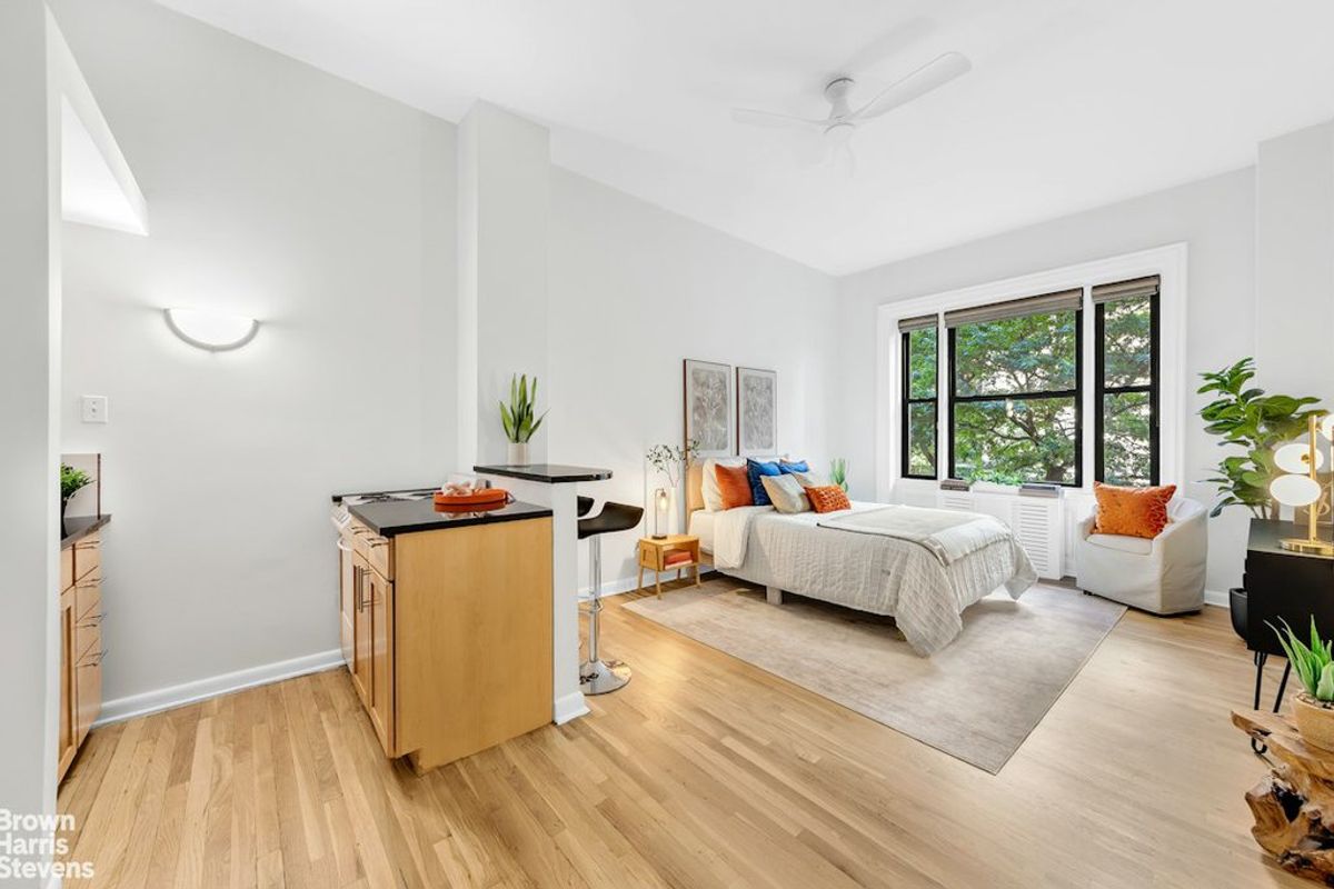 Photo for Lincoln Spencer Apartments - 140 West 69th Street Cooperative in Upper West Side, Manhattan