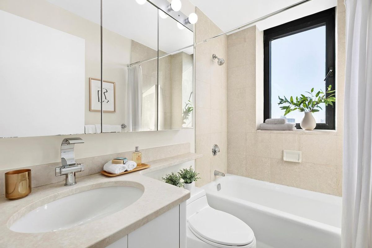 Photo for The Highpoint - 250 EAST 40 STREET Condominium in Midtown East, Manhattan