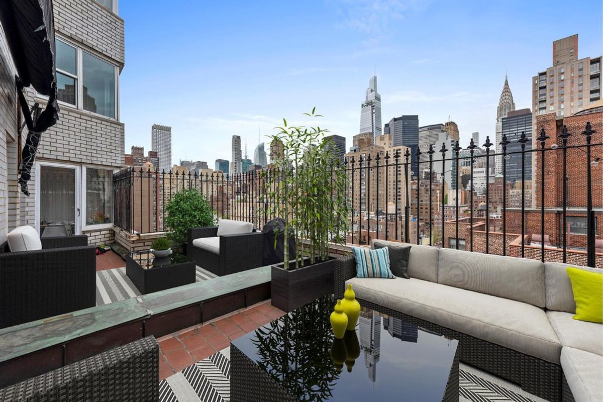 Photo for The Warren House Condominium - 155 East 34th Street Condominium in Murray Hill, Manhattan