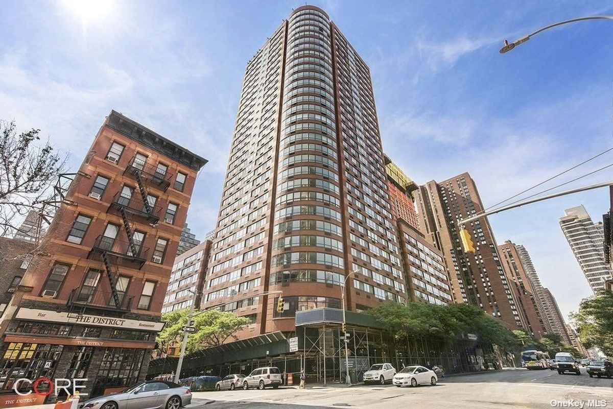 Photo for Carnegie Park Condominium - 200 EAST 94 STREET Condominium in Upper East Side, Manhattan