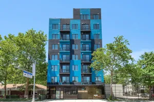 Photo for 21st Street